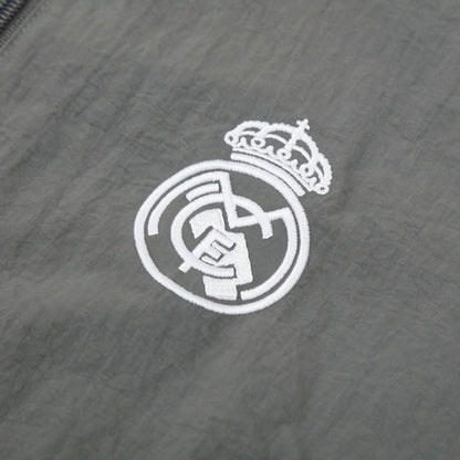Real Madrid větrovka 2025/26 šedá