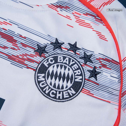 Bayern Mnichov dětská venkovní kompletní sada 2025/26