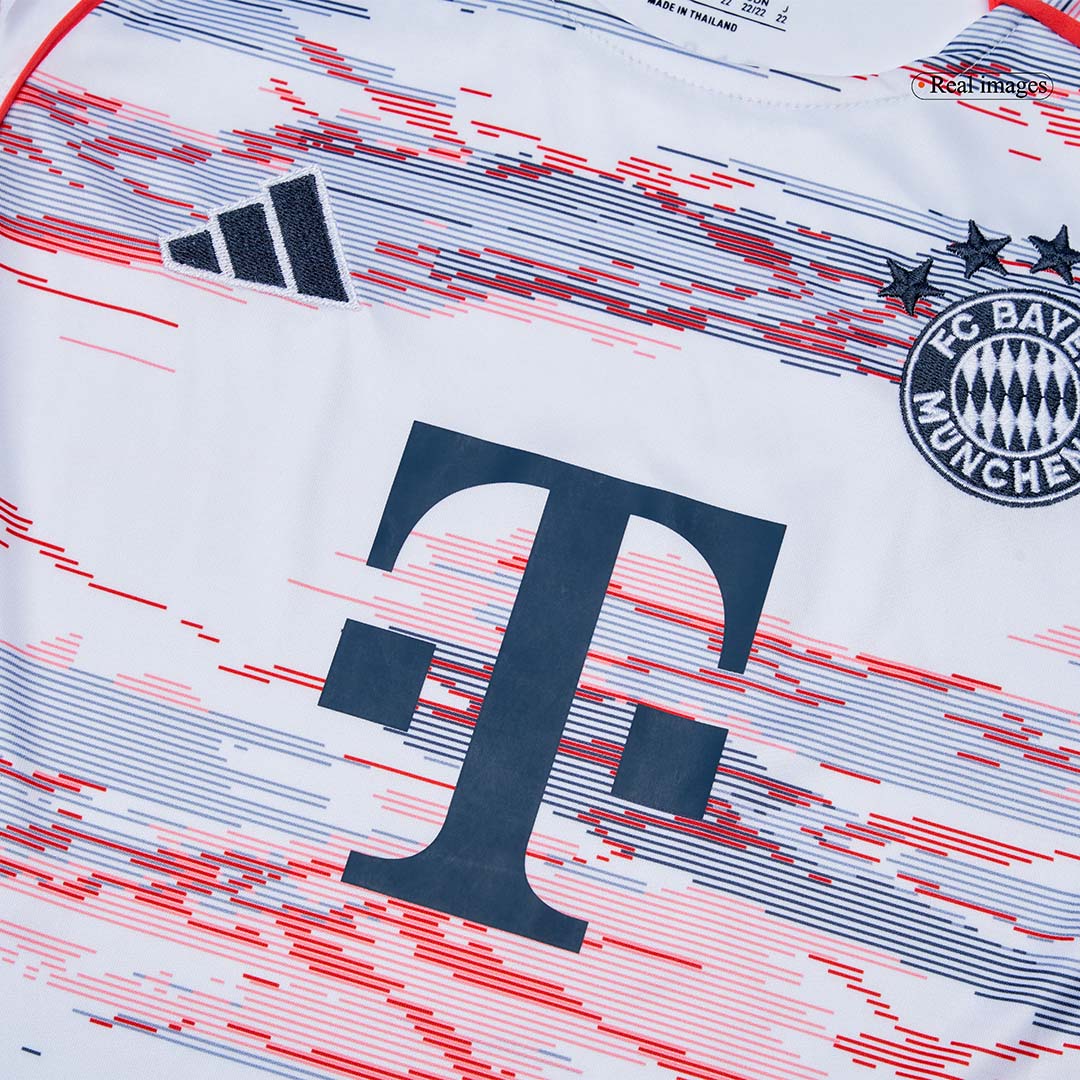 Bayern Mnichov dětská venkovní kompletní sada 2025/26