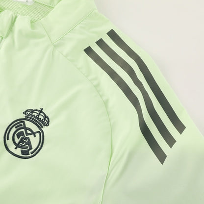 Real Madrid větrovka 2025/26 zelená