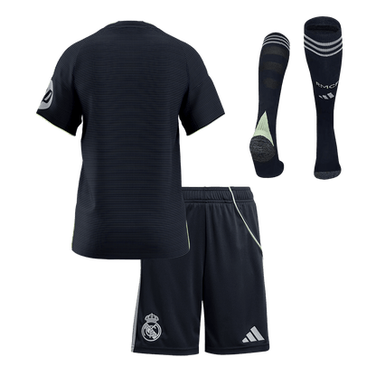 Real Madrid dětská venkovní kompletní sada 2025/26